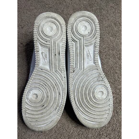 Nike Air Force One Sneakers Men Size US Size 9.5 Triple White Low AF1 315122-111 - Picture 5 of 7